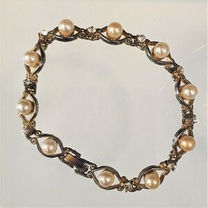 Vintage Faux Pearl Clear Rhinestone Gold Tone Link Bracelet 7 inch